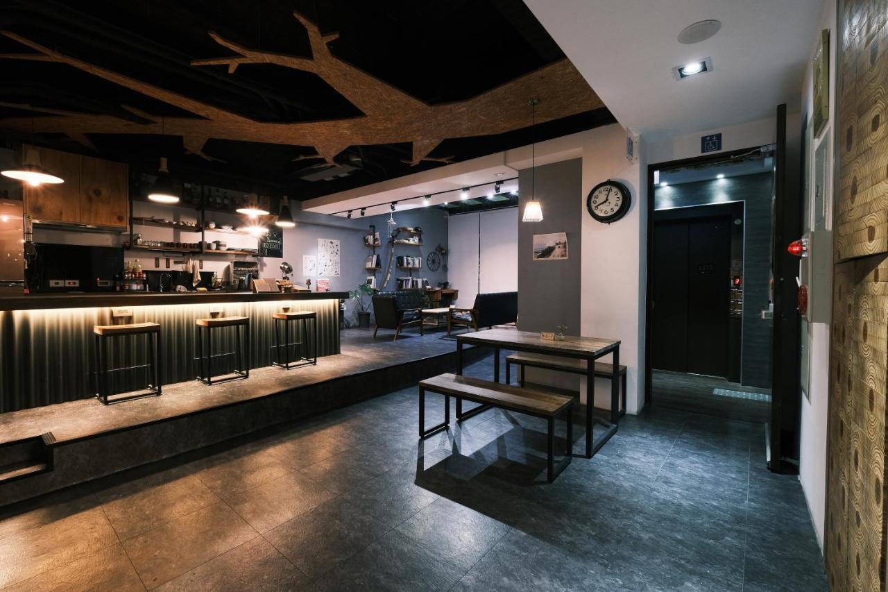 Journey Hostel Tainan Exterior photo
