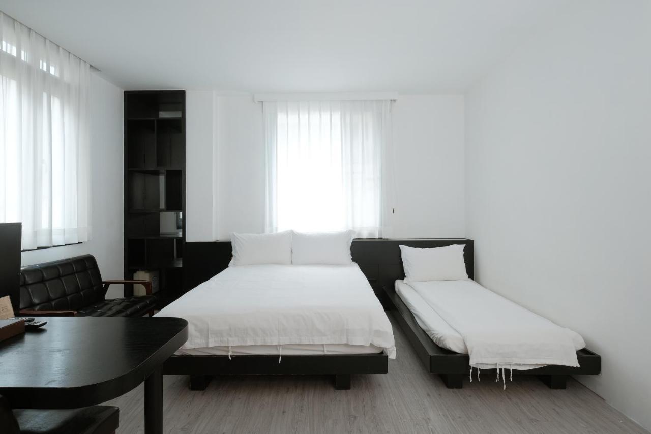 Journey Hostel Tainan Exterior photo