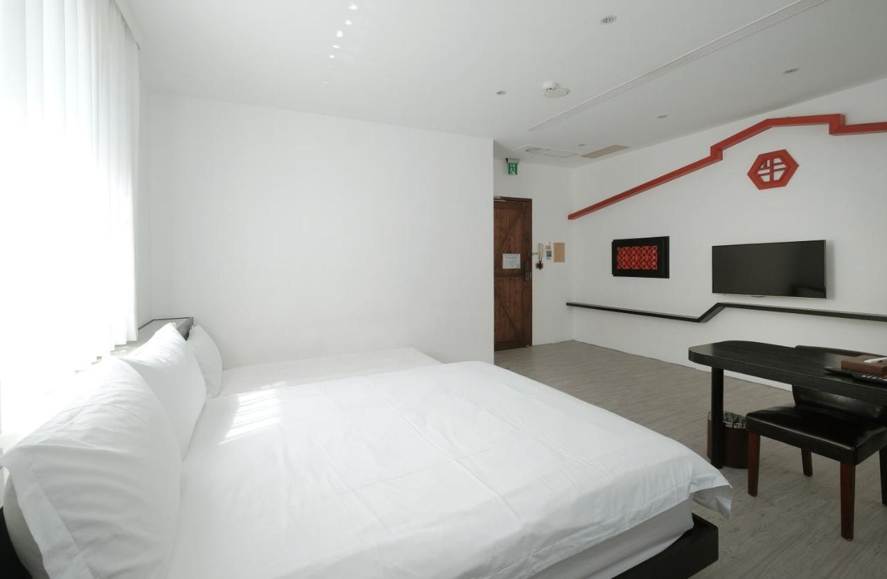 Journey Hostel Tainan Exterior photo