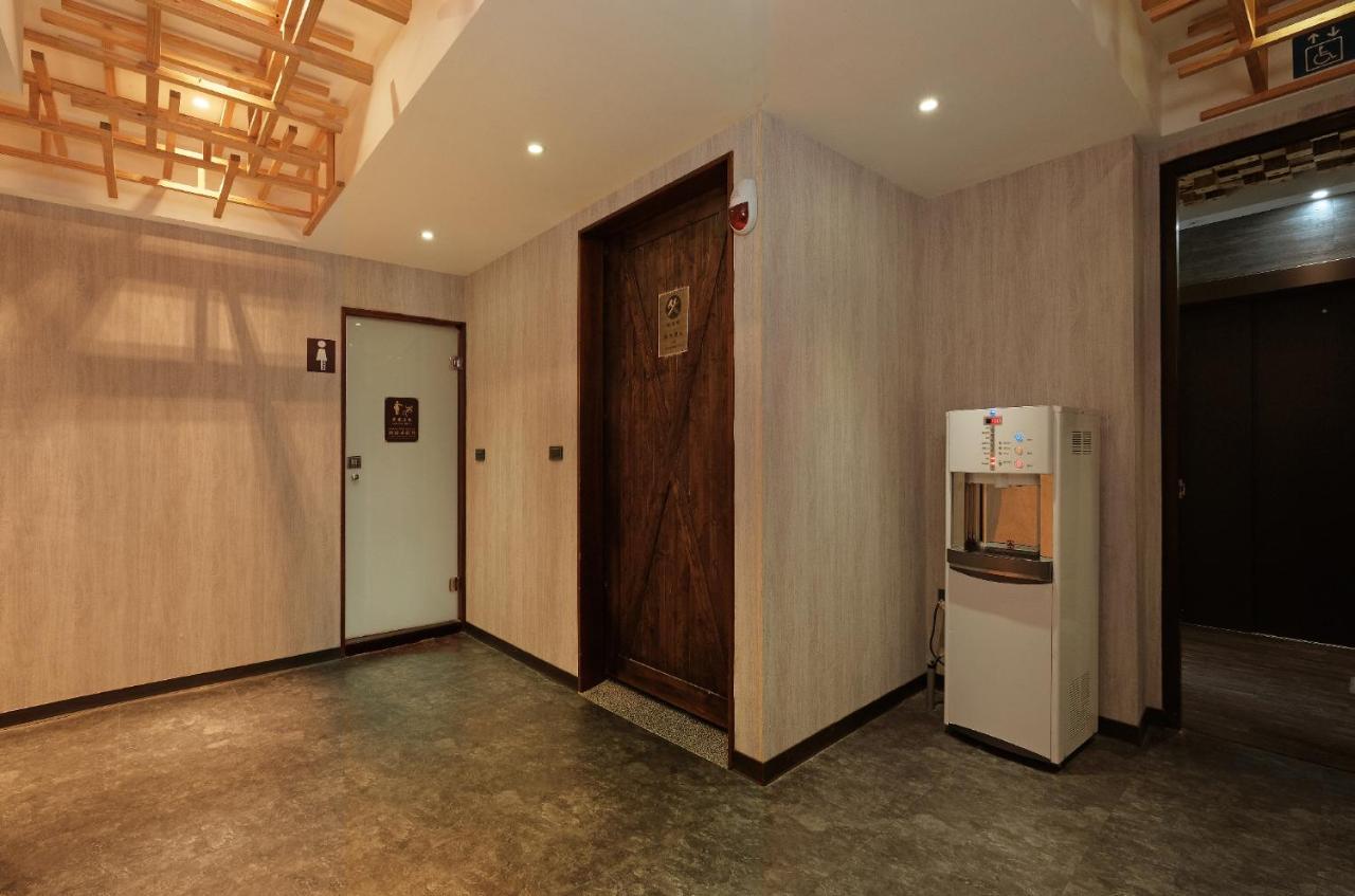Journey Hostel Tainan Exterior photo