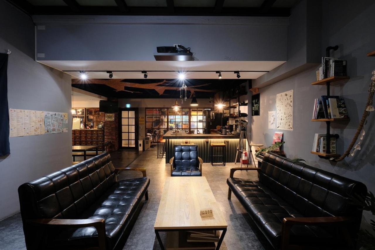 Journey Hostel Tainan Exterior photo
